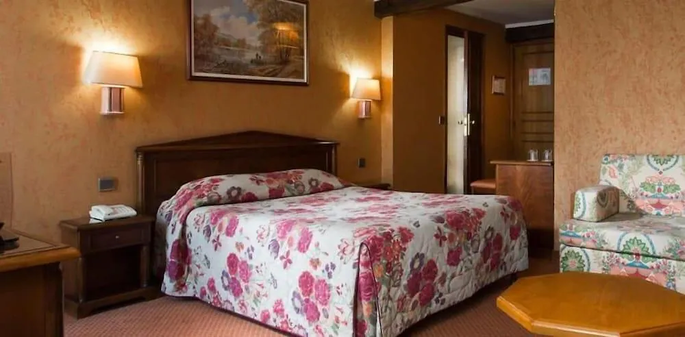 Meslay Republique Hotell