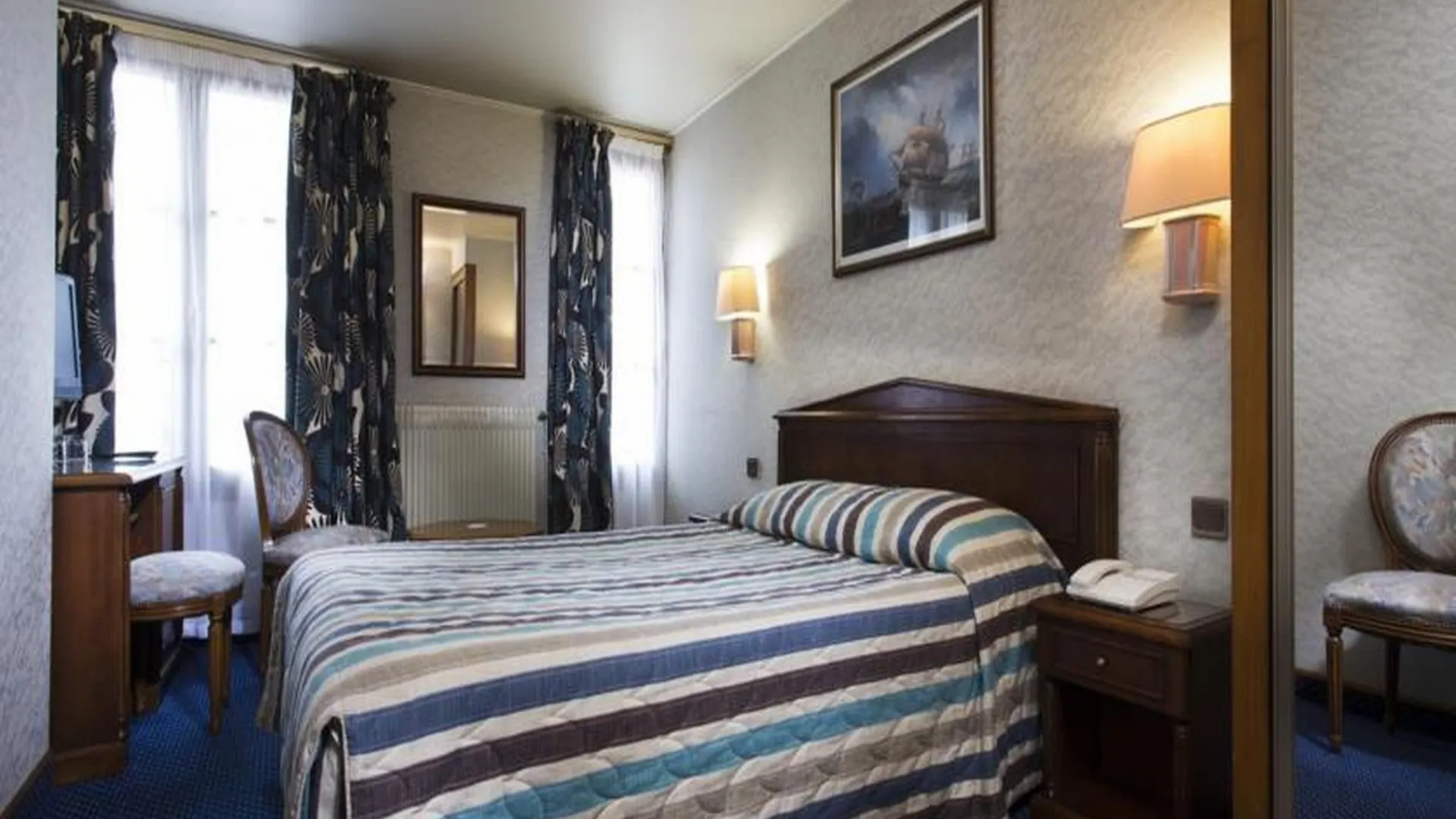 Meslay Republique Hotel