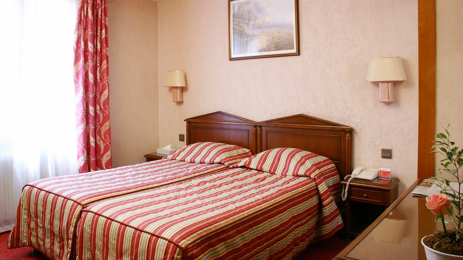 Meslay Republique Hotel