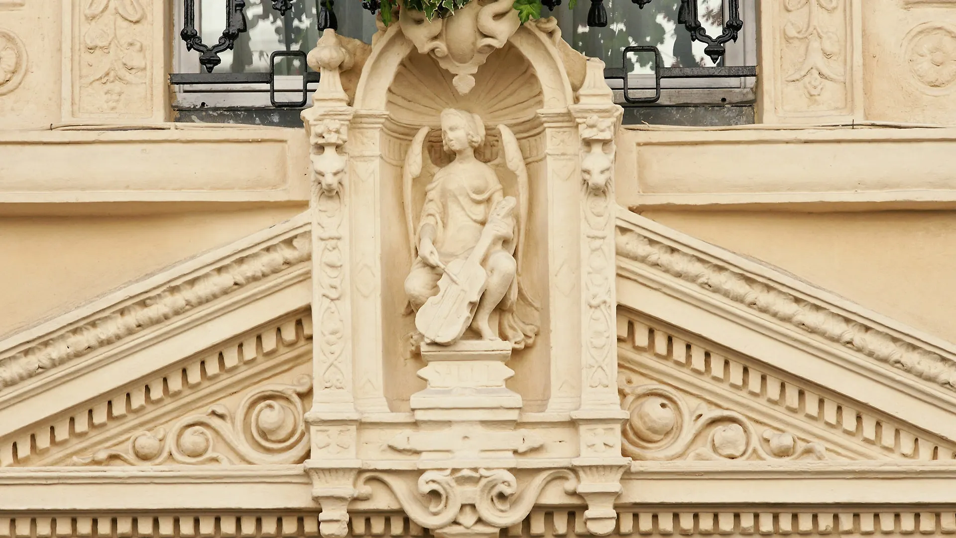 Meslay Republique Paris